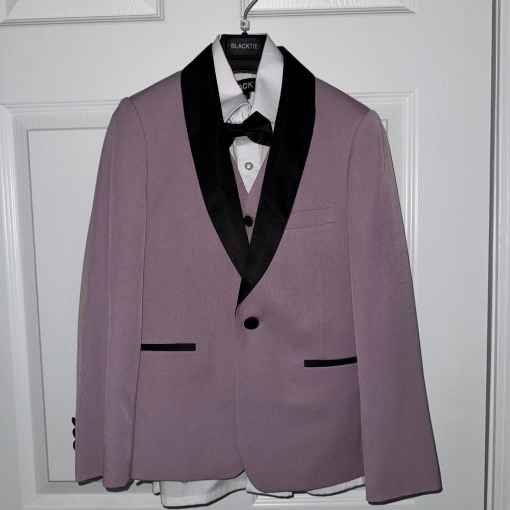 Kids “Black Tie” lavender suit with black accent